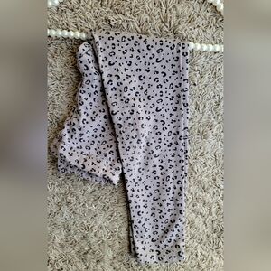 H&M Kids Leggings - Light Gray with Black Animal Print Pattern🖤🤎SZ(6X)